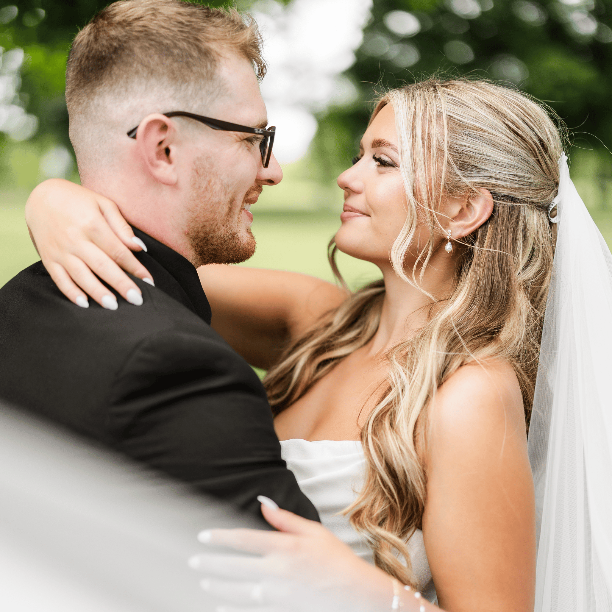 Closeup-of-newlyweds